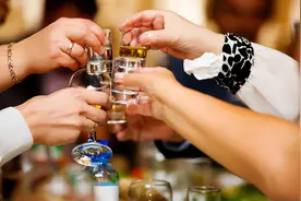 醉酒的5个“阶段”要了解，牢记：喝酒莫贪杯，过了第三级就停杯图片