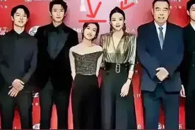 160的张子枫，同框164的章子怡，瞬间被碾压，谁谎报身高？图片
