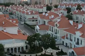 美国人探访乌克兰富人区，沙滩上全是富婆，当地贫富差距有多大？图片