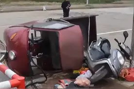 三轮车大爷好心搭载女子，不料半路出车祸，大爷需要赔偿女子吗？图片
