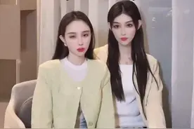 39岁辣妈与19岁女儿同框热舞，其外貌与身材酷似姐妹，引网友热议图片