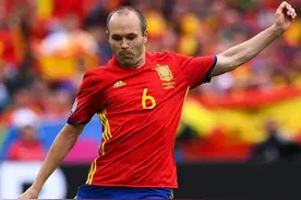 世界足坛历史最强“小矮人”阵容图片