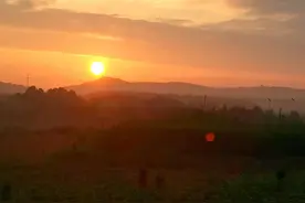 初升的太阳冉冉升起唯美图片图片