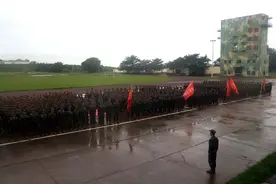 直击新兵破茧成蝶的“成人礼”图片