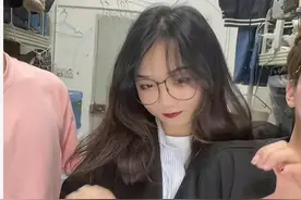 女大学生常年住男生宿舍？男扮女装天花板，舍友：我也很无奈图片