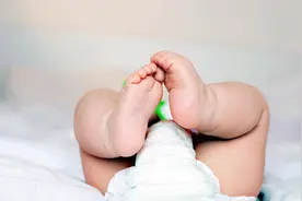 孩子晚上的尿不湿总是“戒”不掉？还不快试试这3个方法图片