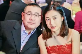 刘銮雄情缘录：为何靓丽女星、女博士、女强人，都敌不过小记者图片