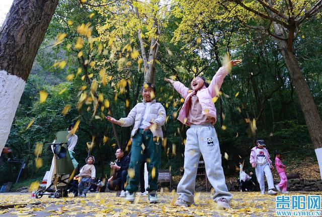 黔灵山公园冬日迎游客热潮