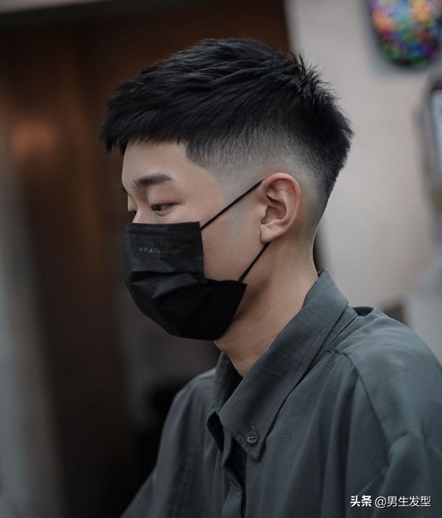 30岁男生别只会剪"板寸",试试这6款潮流发型,干净帅气有魅力