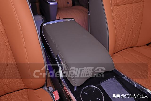 奔驰威霆花点小钱就能改装成如此高配置就这样，你还不心动吗？