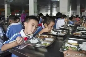 确定了！9月1日起此地将取消教职工食堂，实行师生同餐图片