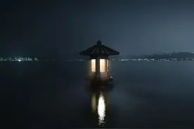 父亲的葬礼过后他删掉了哥哥的联系方式：从此以后又是一个人了图片