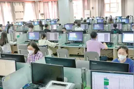 吉林省高考阅卷评卷工作正有序进行图片