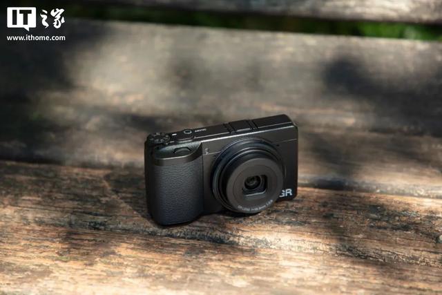理光发布RICOH GR IV相机：2574万像素+5轴防抖，售价8999元