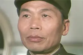 35年前的《血战台儿庄》，卖了2.7亿票房，是战争片的一座高峰图片