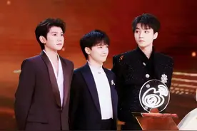 TFboys终成过去式！王源王俊凯同台不说话，易烊千玺一脸冷漠图片