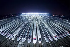 中国客流量那么大，为何高铁夜间还要禁止运行？火车却24小时不停图片