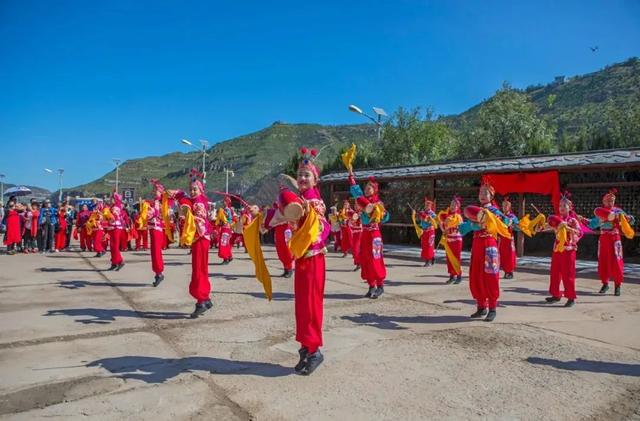 ӭ���� �˲�ͣ �������ھ���������Ϯ