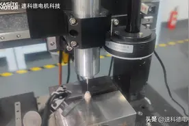超精密微孔加工设备：孔深系数近100的高精度微小孔深孔钻孔加工图片