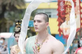 「真·男菩萨！」这位国产白皮肌肉猛男，太顶了图片