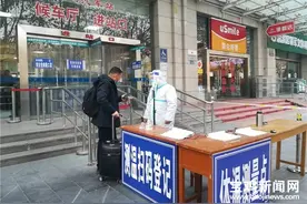 进出站测温、扫两码……宝鸡汽车站严格落实疫情防控各项措施图片