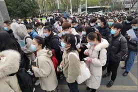 花30000元报考研辅导班，到底值不值？该不该给孩子钱？图片