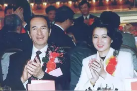 梁安琪当奶奶还是这么时髦，珠光宝气却不落俗，比年轻时更洋气图片