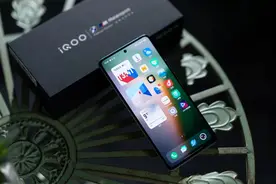 iQOO 11评测：操控出色的2K直屏手机图片