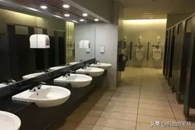 温哥华高中决定，学校卫生间通用，不再区分男女图片