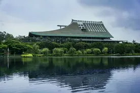 它被称为“中国最美大学”，上课像是在旅游，宿舍里就能看到大海图片