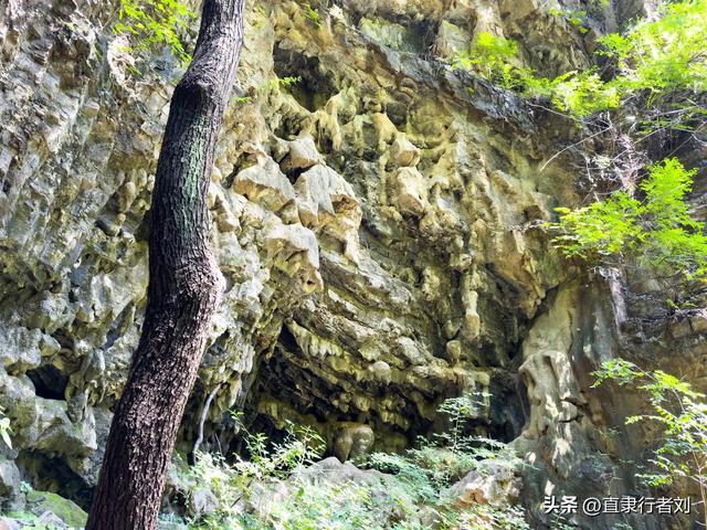 保定有一半是山区，但这座山的风景在我爬过的保定大山能排第二