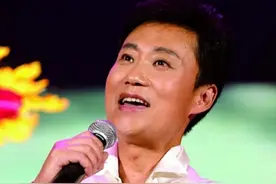 70后军旅歌手耿为华：女粉丝倒追2年，离婚那天和女儿抱头痛哭图片