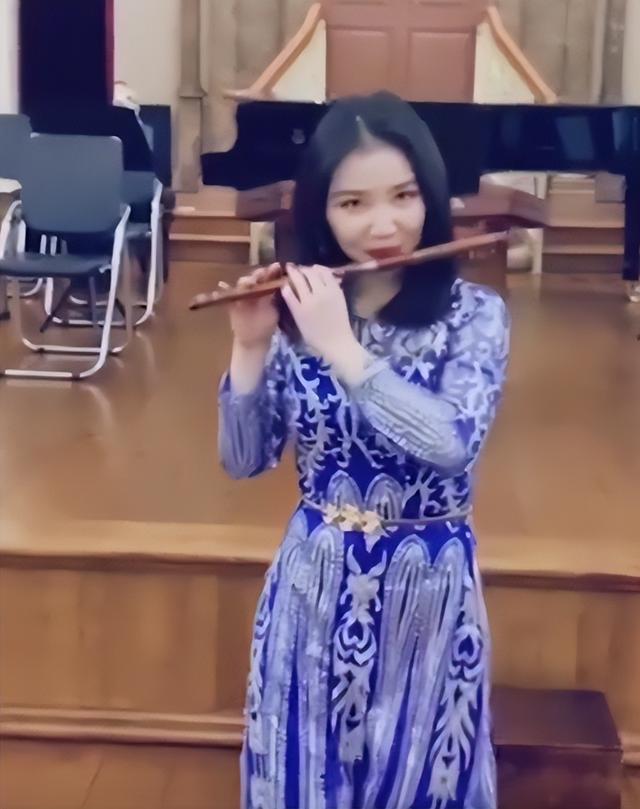 开口第一句就让人浑身起鸡皮疙瘩