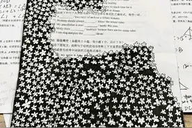 当老师监考无聊时，他们在干啥？看完笑哭了，网友：不愧是老师图片