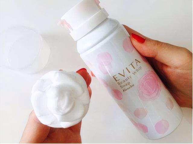 洗面奶推荐：温和补水祛痘能够有效减少痘痘和粉刺，让肌肤更洁净