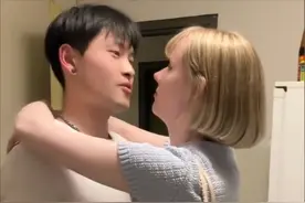 18岁德国少女倒追25岁中国小伙，恋爱13天同居，首见丈母娘被催生图片