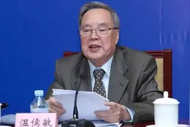 为了迎接“大语文”时代，温儒敏提出建议，却遭大学老师回怼图片