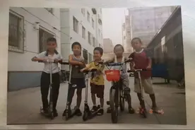 三年疫情儿子未能回厦，这次借出差归来探母图片