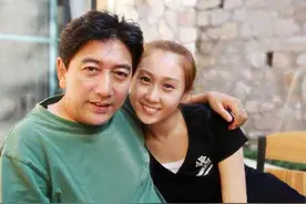 水均益：离婚再婚都是为了爱，乐做大家庭的顶梁柱图片