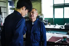 人到中年你会发现：不争气的儿子，越来越不如自己，是多么的无助图片