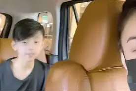 张柏芝陪次子打排球，11岁小Q身形修长动作矫健，越长越像谢霆锋图片