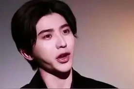 凹陷、“断层”、又尖又长，娱乐圈的明星，真是把下巴“玩”透了图片