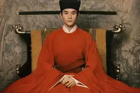 纹龙绣凤的黄龙袍是封建帝王的标配，为何宋代皇帝不穿黄龙袍？图片