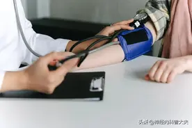 预防心脑血管疾病，老年高血压患者，需警惕8个危险时刻图片