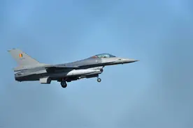 风云骤变，90架F16反击128架苏35，俄军杀手锏兵器专打美国飞机图片
