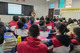 乐山市沙湾区实验初级中学：团结互助 增强班级凝聚力图片