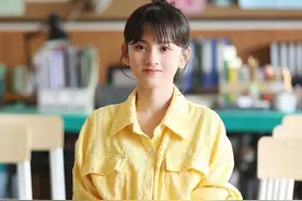 当宋祖儿的脸怼着镜头，才知道整容脸和自然脸的区别，太美了图片