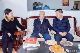 临县四大班子领导春节慰问县团实职老同志图片