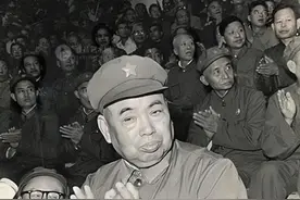 听闻毛主席逝世，悲伤的许世友下了三道命令，事实证明此举很高明图片