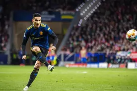 掌握这个技巧让你更容易踢出蝴蝶球图片